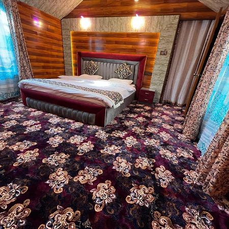 The Heritage Safina Group Of Houseboats Hotell Srīnagar Exteriör bild