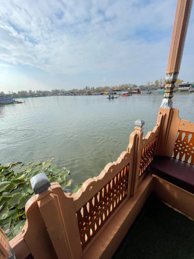 The Heritage Safina Group Of Houseboats Hotell Srīnagar Exteriör bild