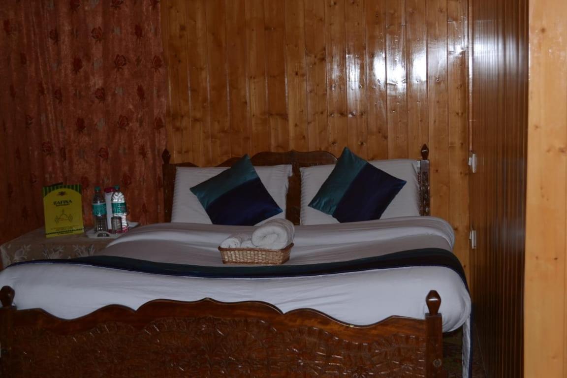 The Heritage Safina Group Of Houseboats Hotell Srīnagar Exteriör bild