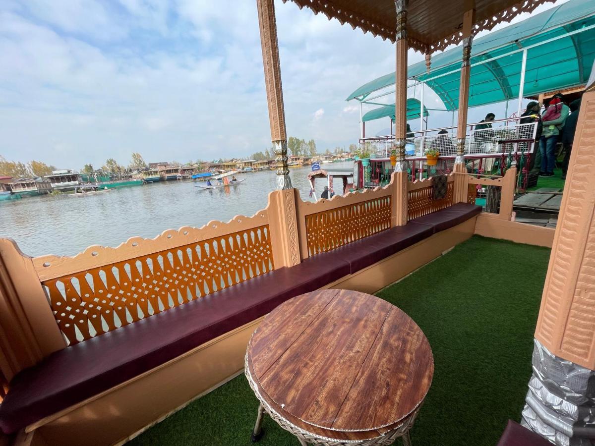 The Heritage Safina Group Of Houseboats Hotell Srīnagar Exteriör bild