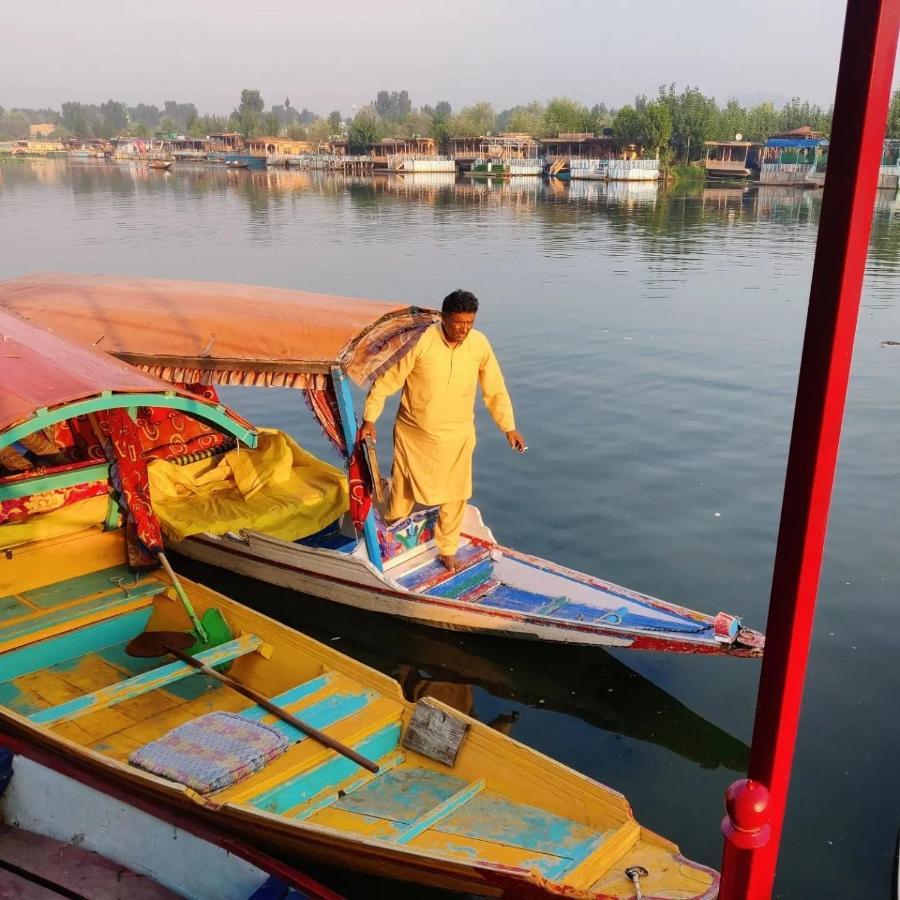 The Heritage Safina Group Of Houseboats Hotell Srīnagar Exteriör bild