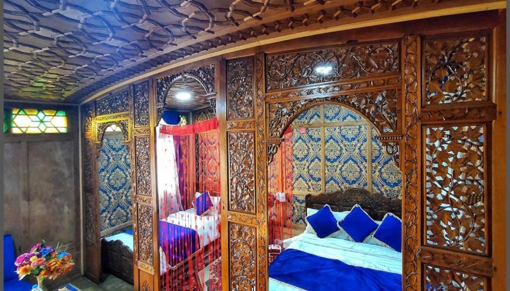 The Heritage Safina Group Of Houseboats Hotell Srīnagar Exteriör bild