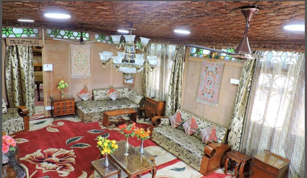 The Heritage Safina Group Of Houseboats Hotell Srīnagar Exteriör bild