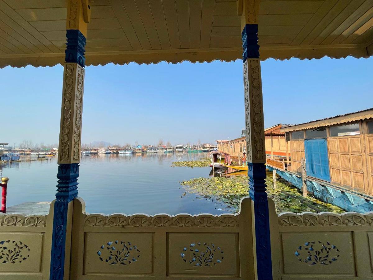 The Heritage Safina Group Of Houseboats Hotell Srīnagar Exteriör bild