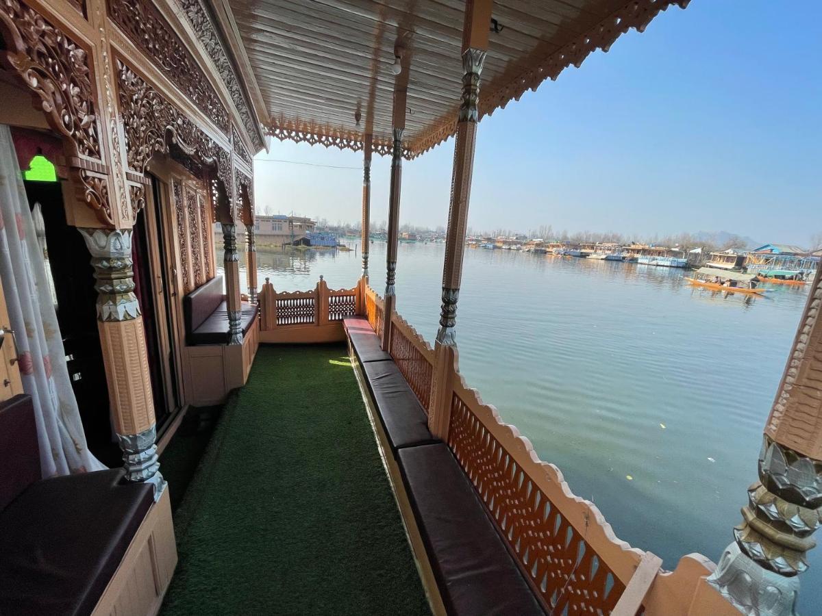 The Heritage Safina Group Of Houseboats Hotell Srīnagar Exteriör bild