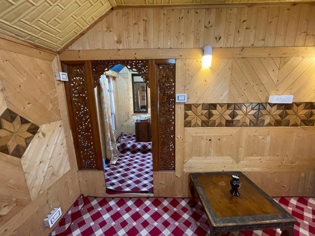 The Heritage Safina Group Of Houseboats Hotell Srīnagar Exteriör bild