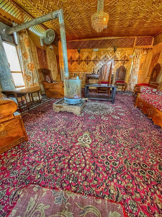 The Heritage Safina Group Of Houseboats Hotell Srīnagar Exteriör bild