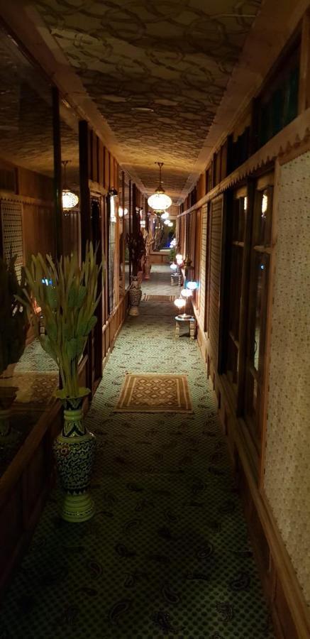 The Heritage Safina Group Of Houseboats Hotell Srīnagar Exteriör bild