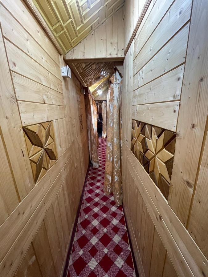 The Heritage Safina Group Of Houseboats Hotell Srīnagar Exteriör bild